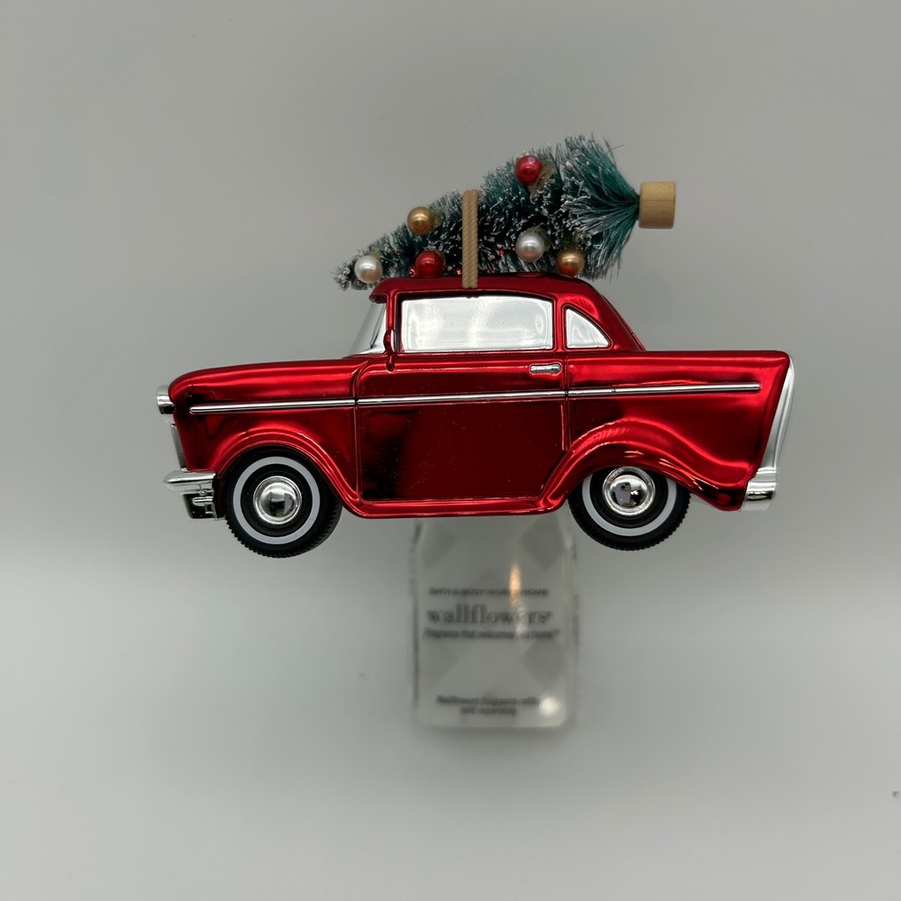 Bath & Body Works Red VTG 57  Car Christmas Tree Wallflowers Fragrance Plug NEW